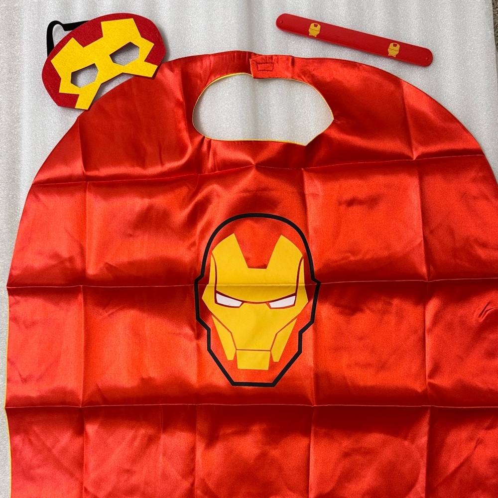 Iron Man Superhero Kids Halloween Costume Set: cape+mask+wrist band. NWT.